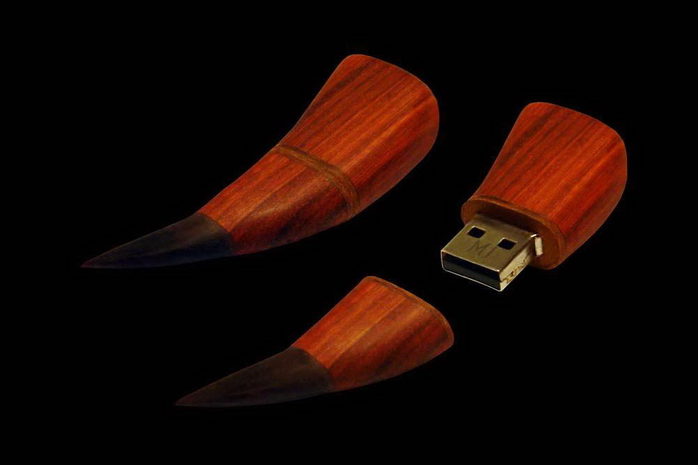 MJ - USB Flash Drive Wild Wood Edition - Red Wood Mahogany, Black Panther Claw.